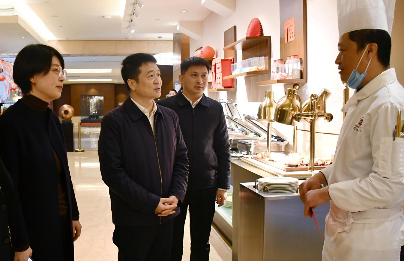 省yl6809永利集团辅导率队发展春节前走访慰问
